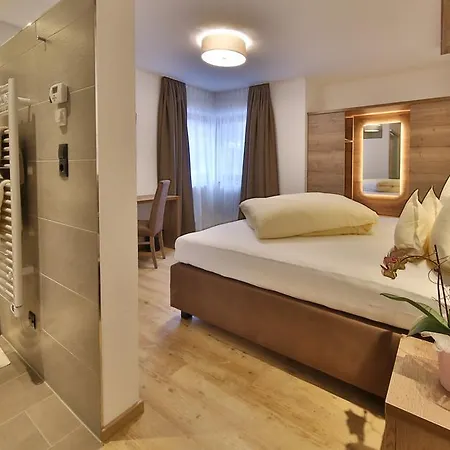 Hotel Garni Fiegl 3*